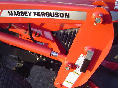 2005 massey ferguson GC2300 diesel 4X4 tractor/loader 