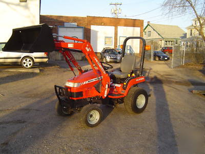 2005 massey ferguson GC2300 diesel 4X4 tractor/loader 