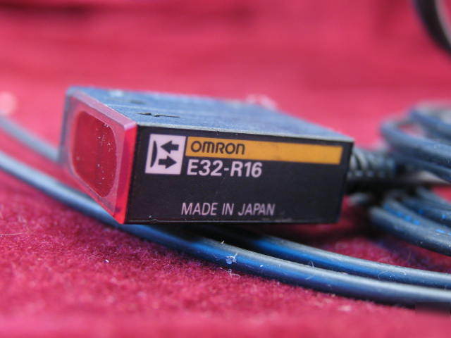 E32-R16 omron fiberoptic photoswitch retroreflect 1-1.2