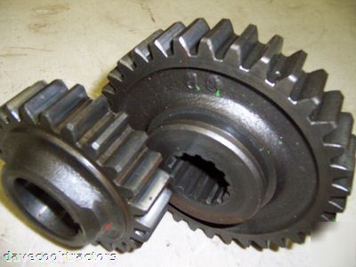 John deere 60 4TH/6TH speed drive gears