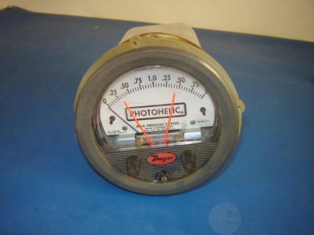 Dwyer cat no. 3002 photohelic gauge