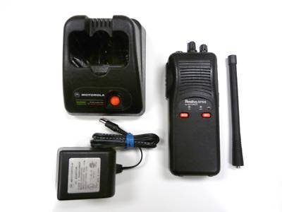 Motorola SP50 uhf 10 ch radio w/ charger-battery