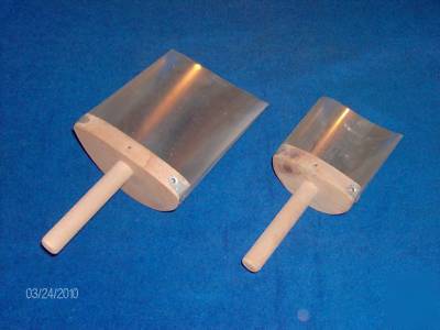 2 feed scoops dog cat rabbit goat chicken sheep scoop