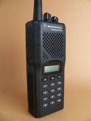 Mint motorola radius P1225 uhf 16-ch w/dtmf/display