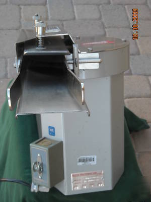 Moline bread slicer for bagels & buns model 260