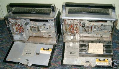 Two zenith royal 1000 d transoceanic shortwave radios